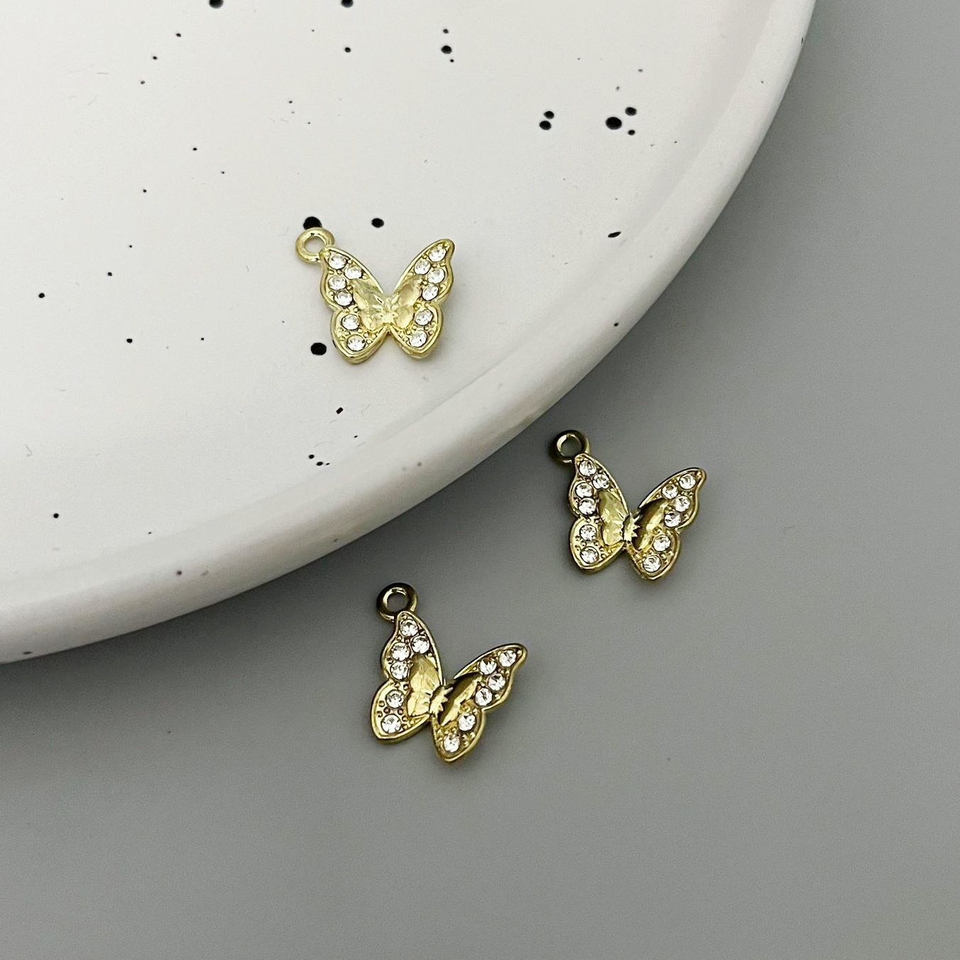 Alloy rhinestone high-end diamond-encrusted butterfly pendant DIY jewelry accessory wholesale Application Scenario