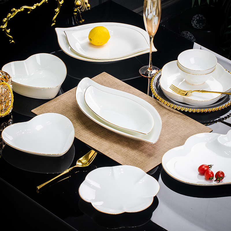 Jingdezhen's personalized gold-edge bone China plate, creative irregular plate, heart-shaped dish plate, suitable for home and hotel display Specification image