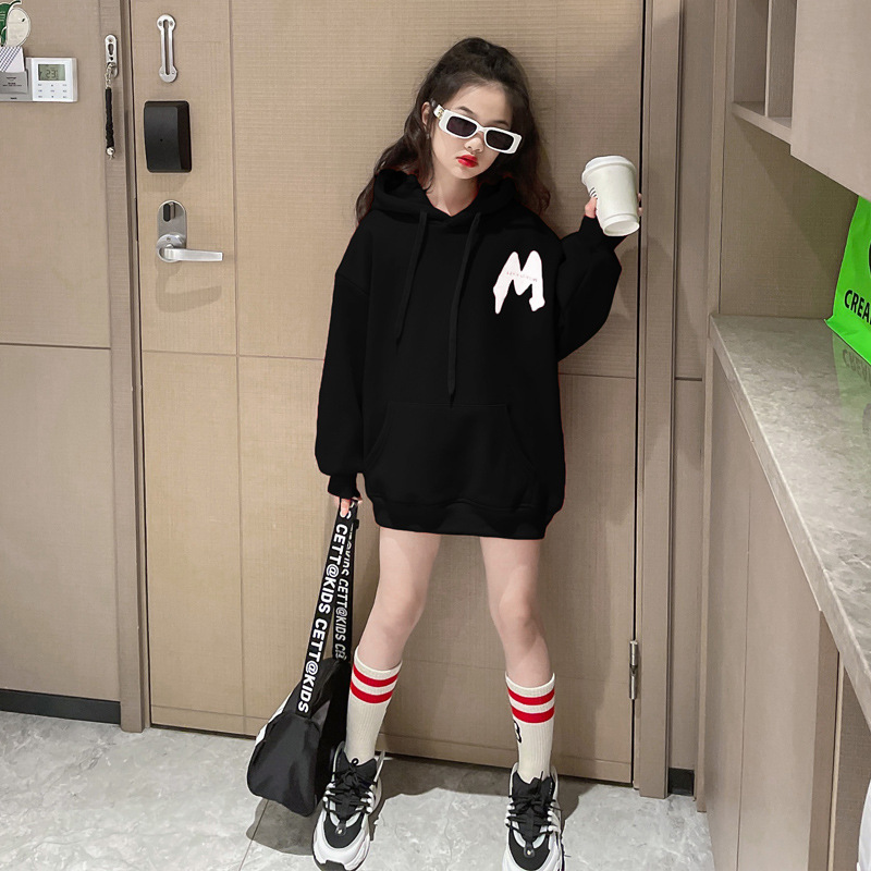 Children's and girls' mid-length hoodie autumn/winter 2023 new style, stylish and trendy autumn top for children