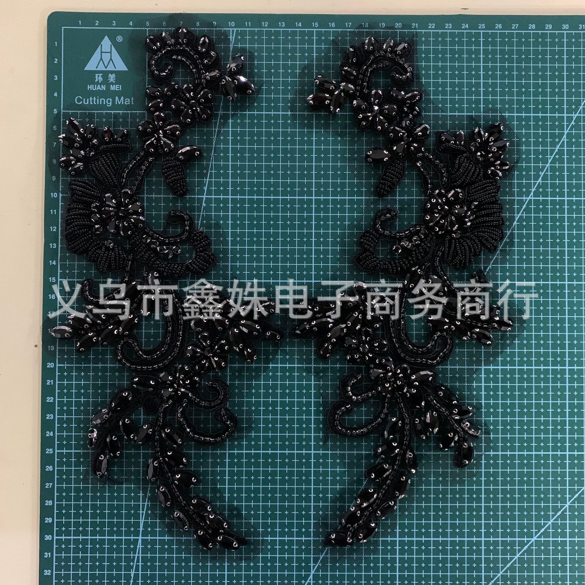 Black high-end hand-sewn double-patterned heavy industry glass diamond patterned DIY wedding dresses, evening gowns, skirts, accessories and clothing parts Item Picture