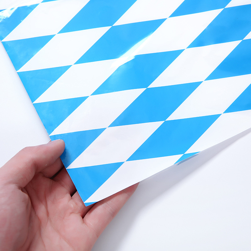 Oktoberfest Blue And White Checkered Tablecloth Set Party Party Event Disposable Table Cloth Decoration Application Scenario