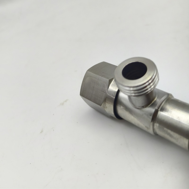 304 stainless steel Angle valve, cold and hot all-copper household valve switch, 4-inch water valve, water heater Angle valve, one in and two out Application Scenario