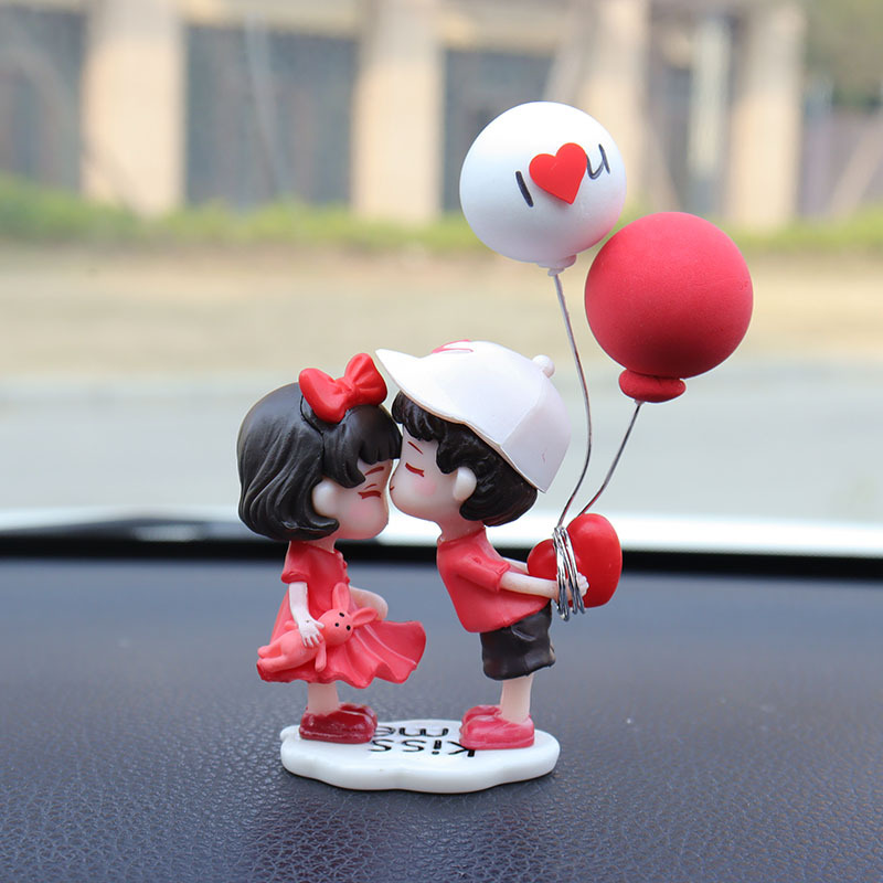 Cute car ornaments, wholesale car couple ornaments, car interior, center console decoration, office small ornaments Specification image