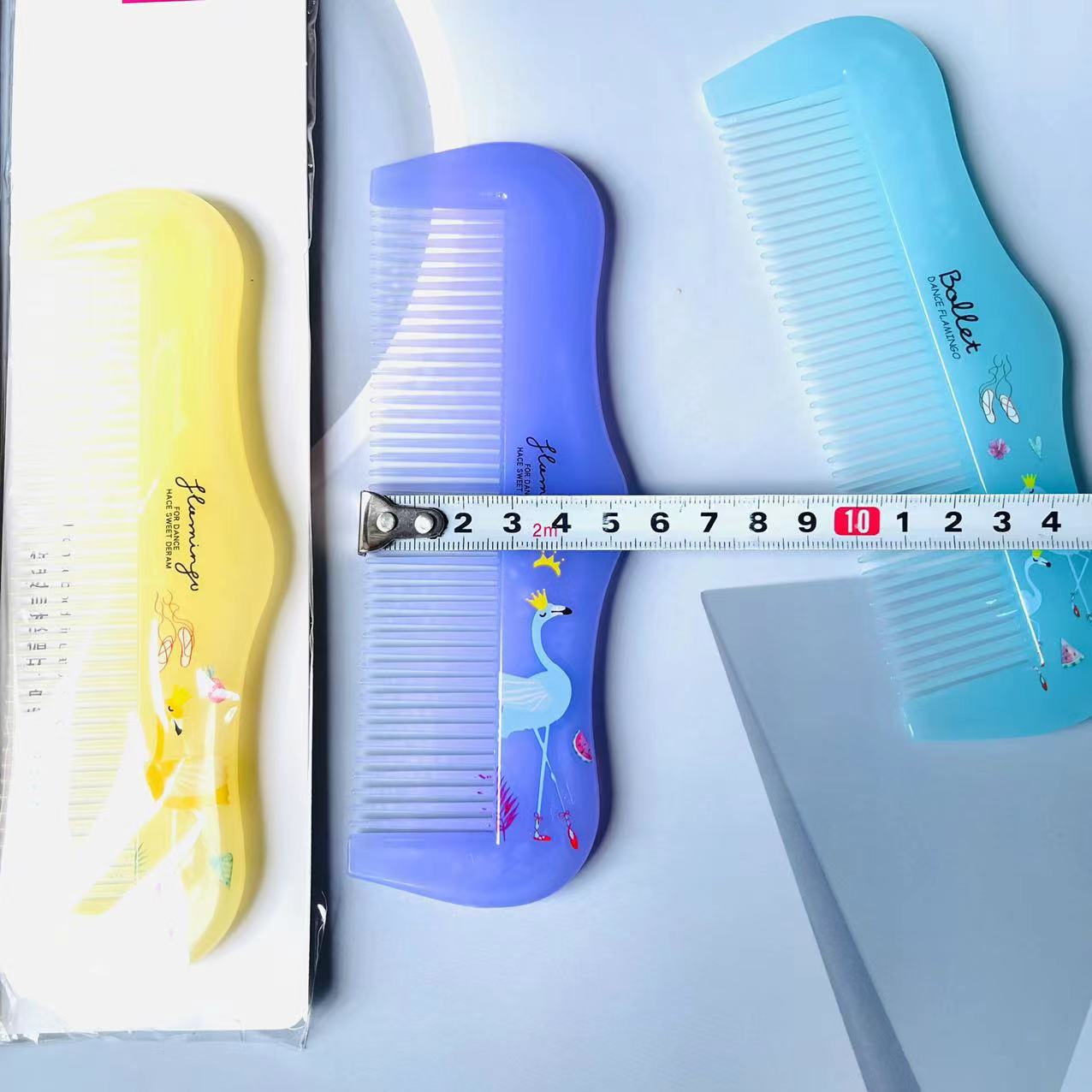 1052-04 Comb, hair care comb, household women's anti-static close-toothed comb, special styling comb, 1 yuan supply Application Scenario