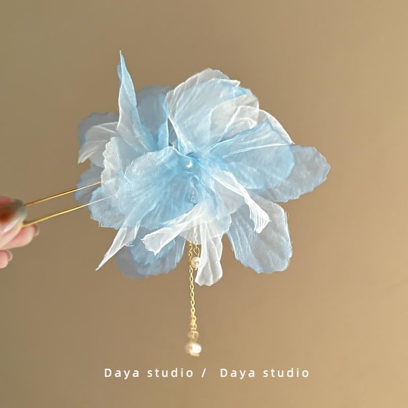 A withered leaf butterfly chiffon flower bead hairpin, elegant tassel U-shaped hairpin, new Chinese-style coiled hairpin, ethereal Item Picture