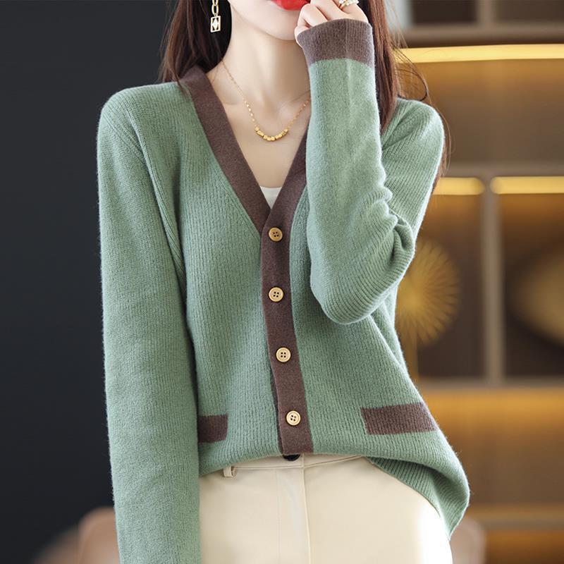 2022 Autumn Collection New Korean-style V-neck sweater women's color-blocked fashionable knitted cardigan loose top women's coat details Picture
