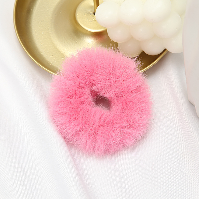 Autumn and winter colorful plush hair bands, children's hair ties, Korean candy-colored trendy elastic rabbit-like plush hair accessories for women Application Scenario