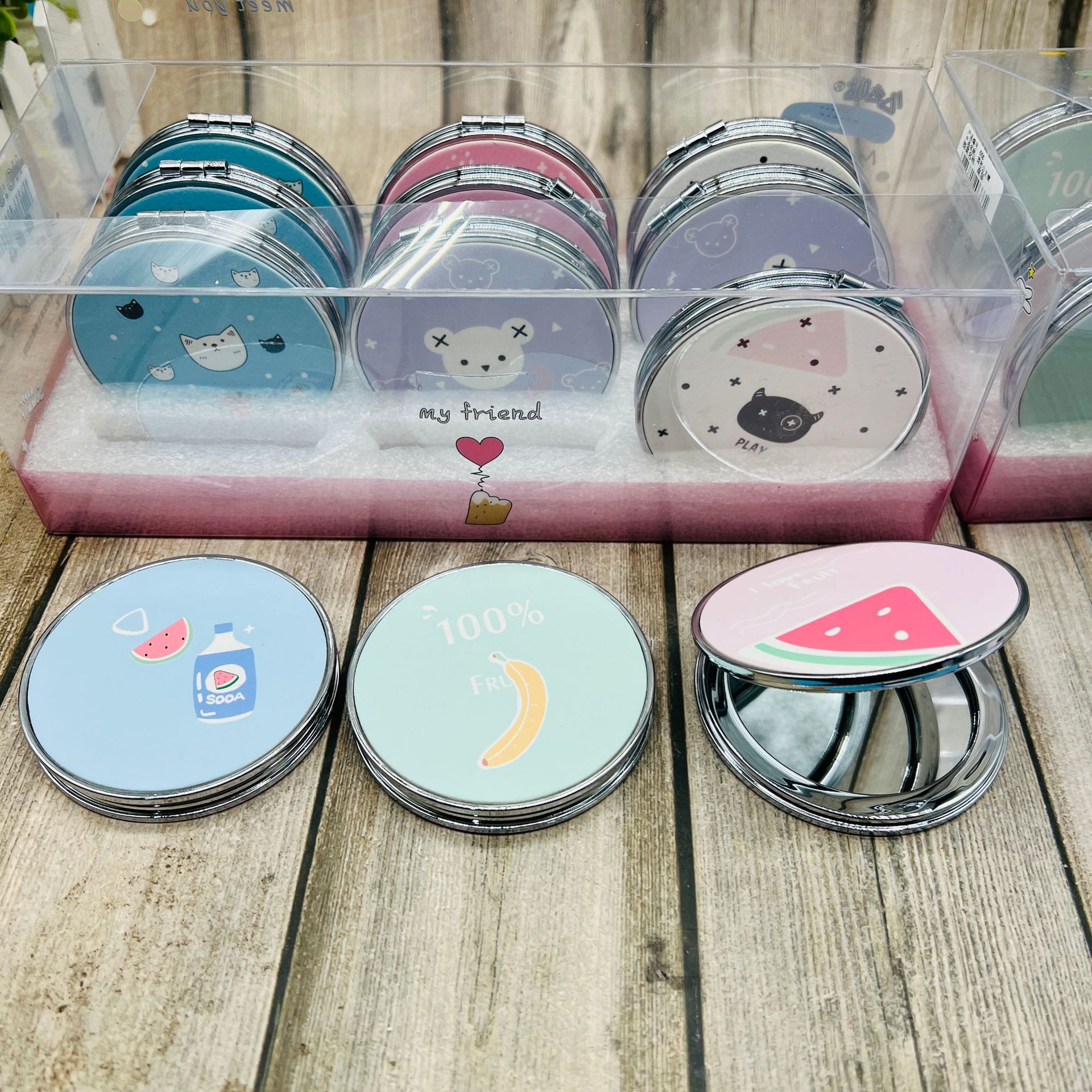 Double-sided mirror, folding mirror, magnifying mirror, portable mini, small makeup mirror, cartoon round mirror Application Scenario