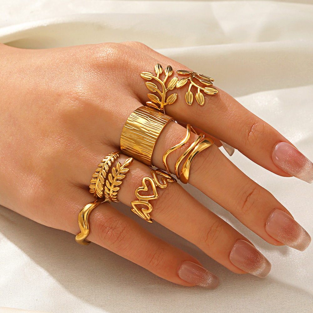 Wholesale of stainless steel heart-shaped open rings for women with unique hip-hop lines and crossed hearts in Europe and America details Picture