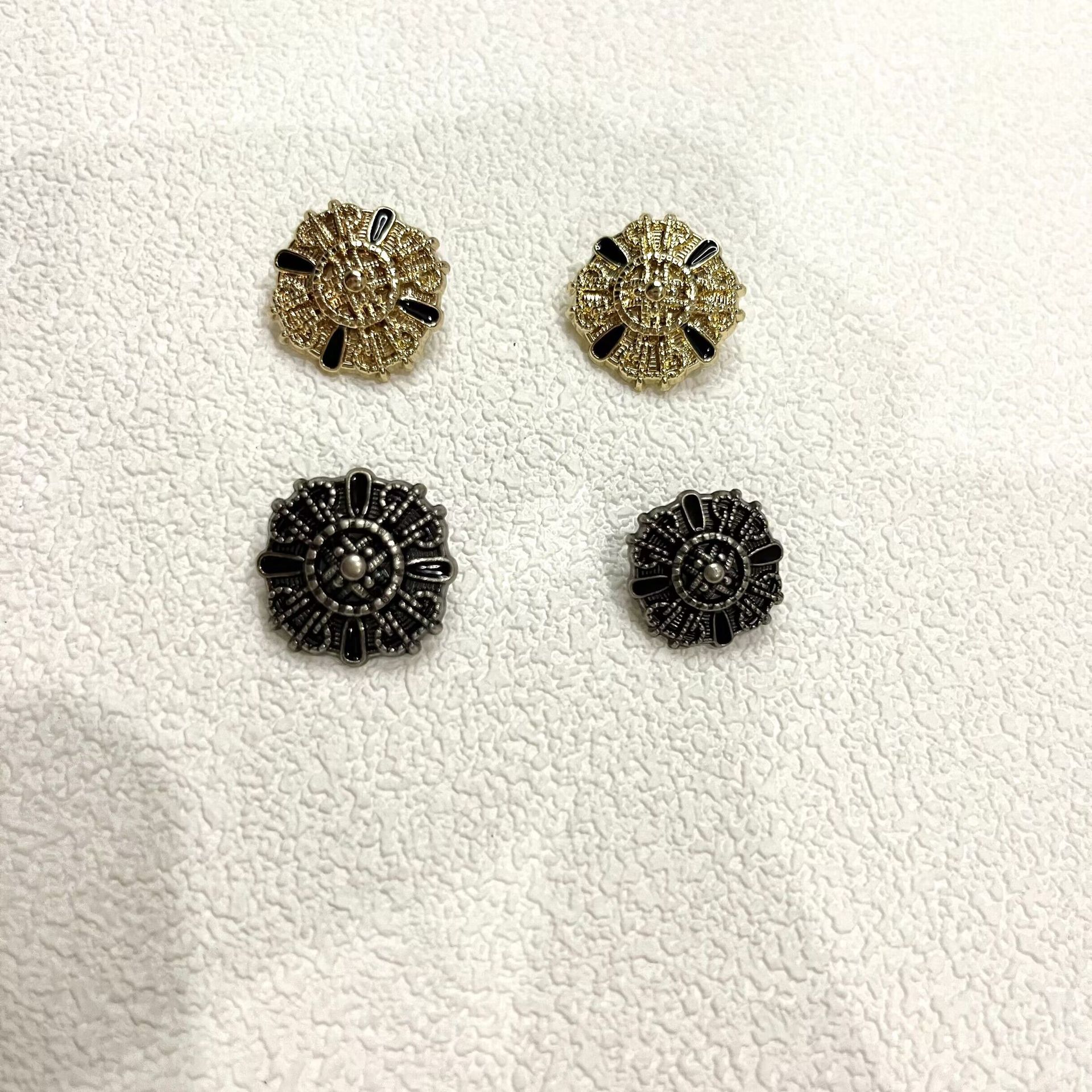 Fashion explosion new women's women's small fragrant wind metal buttons British coat trench coat sweater buttons