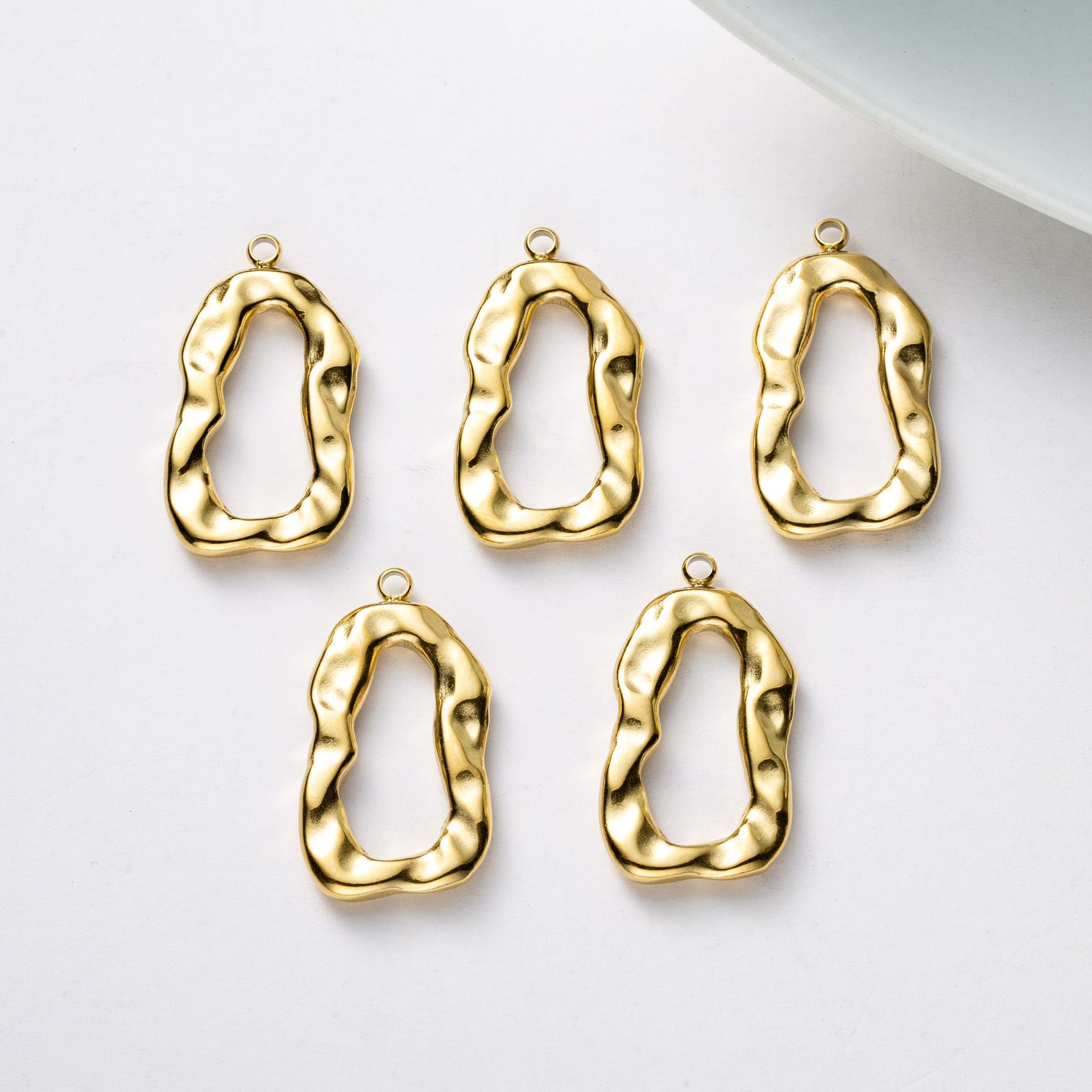 Color Retaining Titanium Steel Plated Real Gold Irregular Hollow Hollow Pleated Pendant Finished Necklace Diy Accessories details Picture