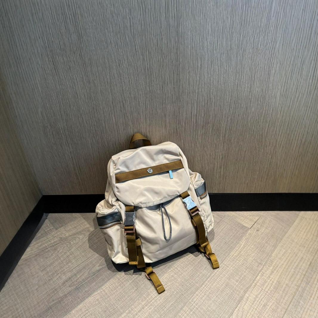 Lulu Powder Wunderlust North America 14L Business Computer Backpack Double Shoulder Waterproof Yoga Leisure Travel Backpack Application Scenario