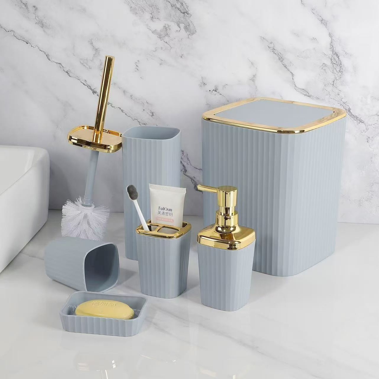 Electroplated bathroom and washbasin set, household trash can without dead corners, soft-bristled toilet brush, hydraulic cup, soap box, cleaning tools Application Scenario
