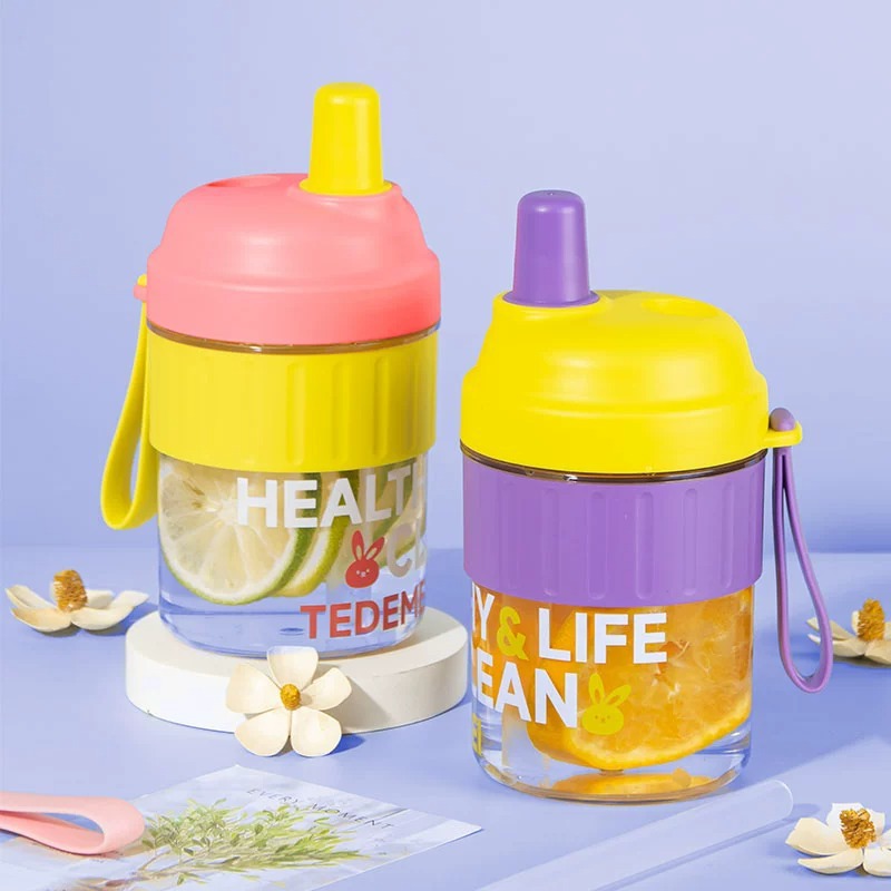 The new Tedemei water cup features a high level of appearance. It is a portable student straw and a portable water cup for both boys and girls details Picture