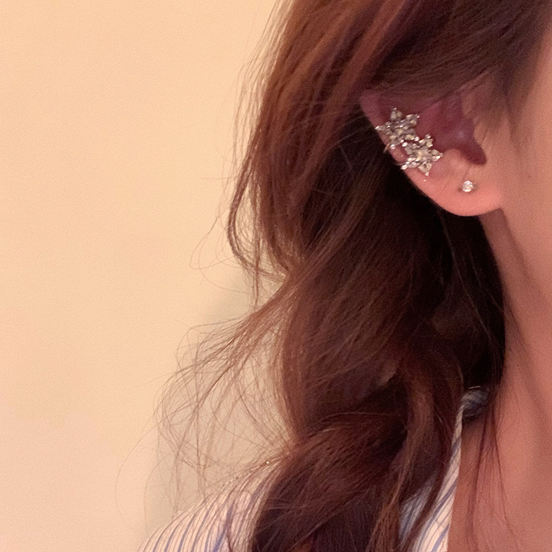 Zirconium double Star ear clip without ear holes, unique, exquisite and high-end, light luxury style, ear bone clip earrings for women Application Scenario