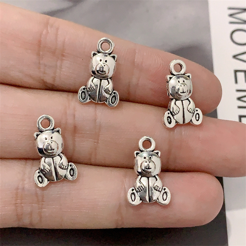 diy zinc alloy jewelry accessories, sweet and cool style 3D bear pendant, personalized bracelet necklace, keychain pendant Application Scenario