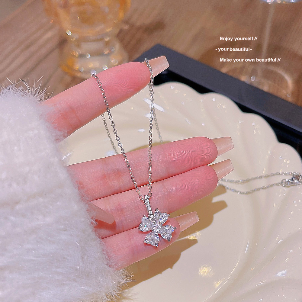 Korean Version Personality Four Leaf Petal Pendant Net Red Simple Zircon Choker Sweet Niche Clavicle Chain Tide Light Luxury Necklace