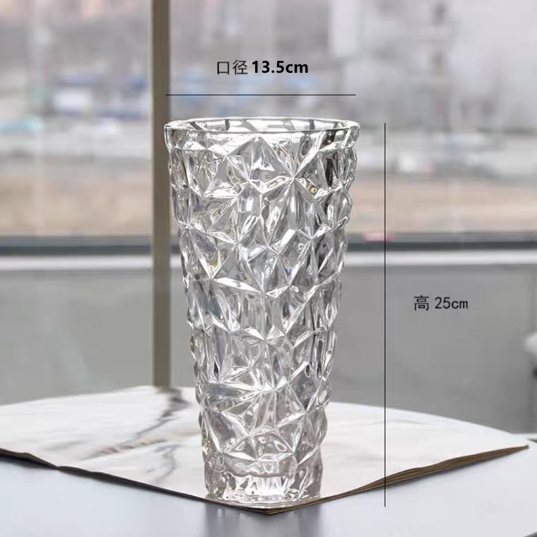 Light luxury European-style ice-patterned crystal glass vases, transparent flower arrangements, wholesale flower vases for export, modern living room decorations, popular vases on Instagram, Nordic style vases, table ornaments Application Scenario