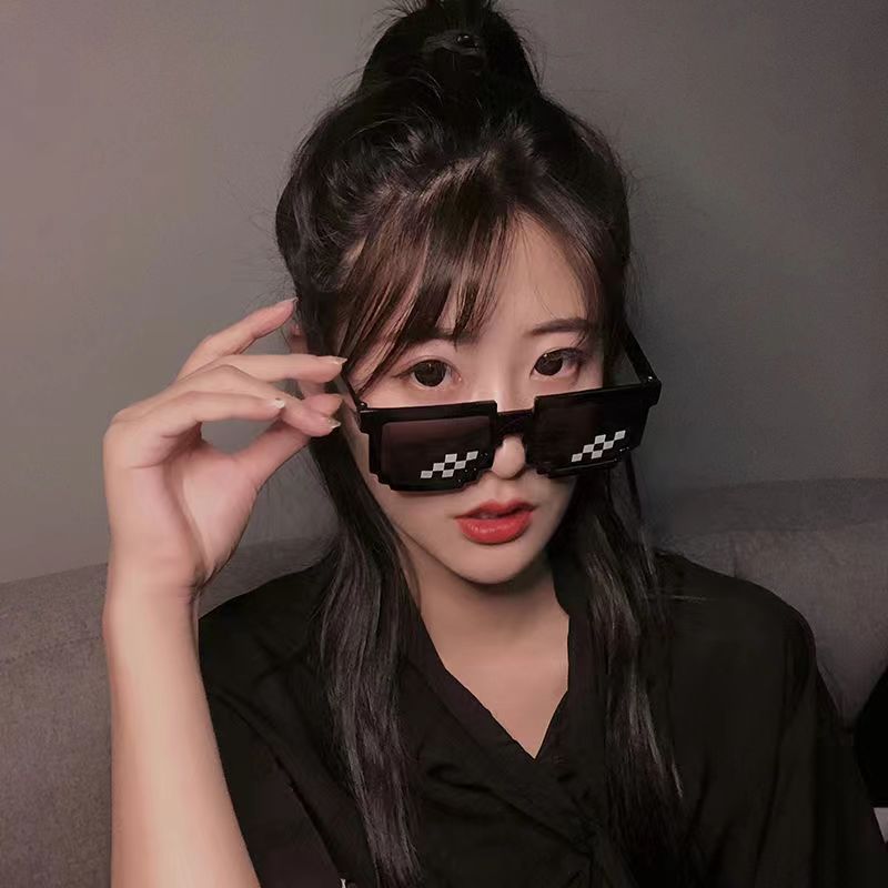 热销马赛克墨镜网红同款个性表演二次元太阳镜拍照搞怪太阳眼镜潮产品图