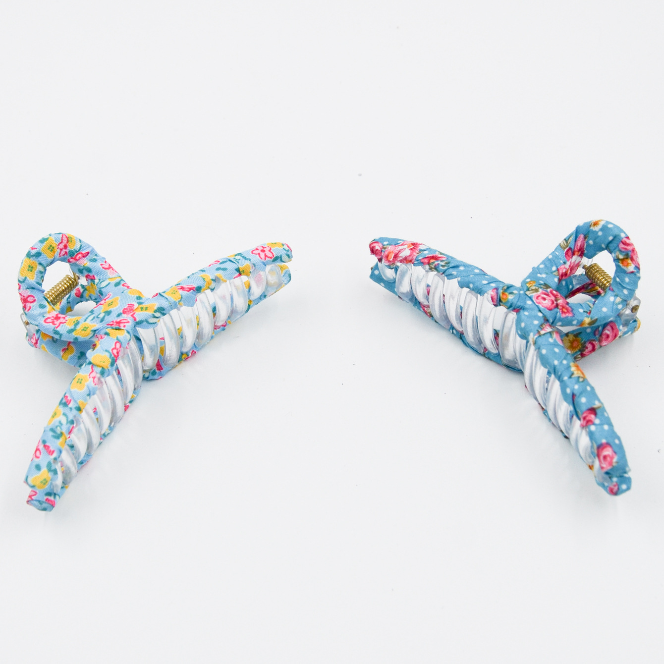 Qiwei Accessories' exclusive cross-border new spring and summer floral fabric grab clip, fashionable and sweet style, country-colored hair clip and accessory for women Application Scenario