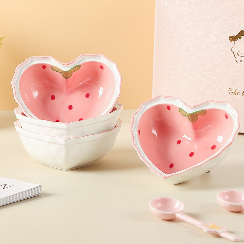 【 Hand Box 】 Strawberry Bowl Star Spoon Ceramic Bowl Spoon Set Pink Chinese Underglaze Color Tableware Set Application Scenario