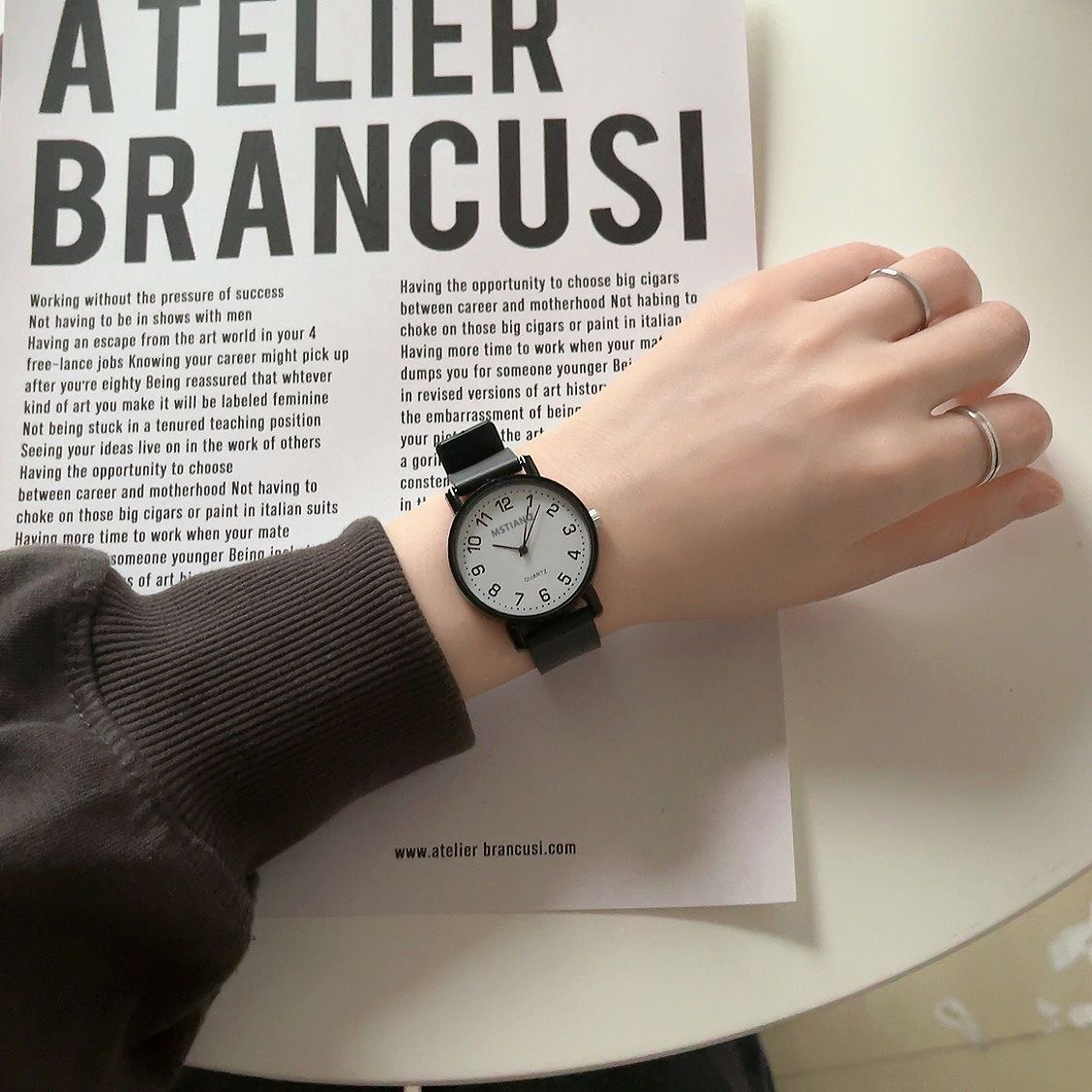 Wholesale of quartz watches for civil service students and high school entrance examinations in a niche, minimalist and cold style on Instagram for both men and women Application Scenario
