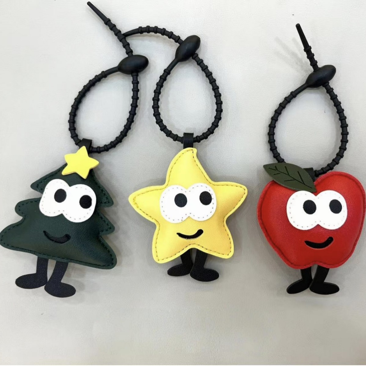 Cute keychain, creative Apple Christmas tree, couple car pendant, doll, cartoon five-pointed star, schoolbag pendant, gift