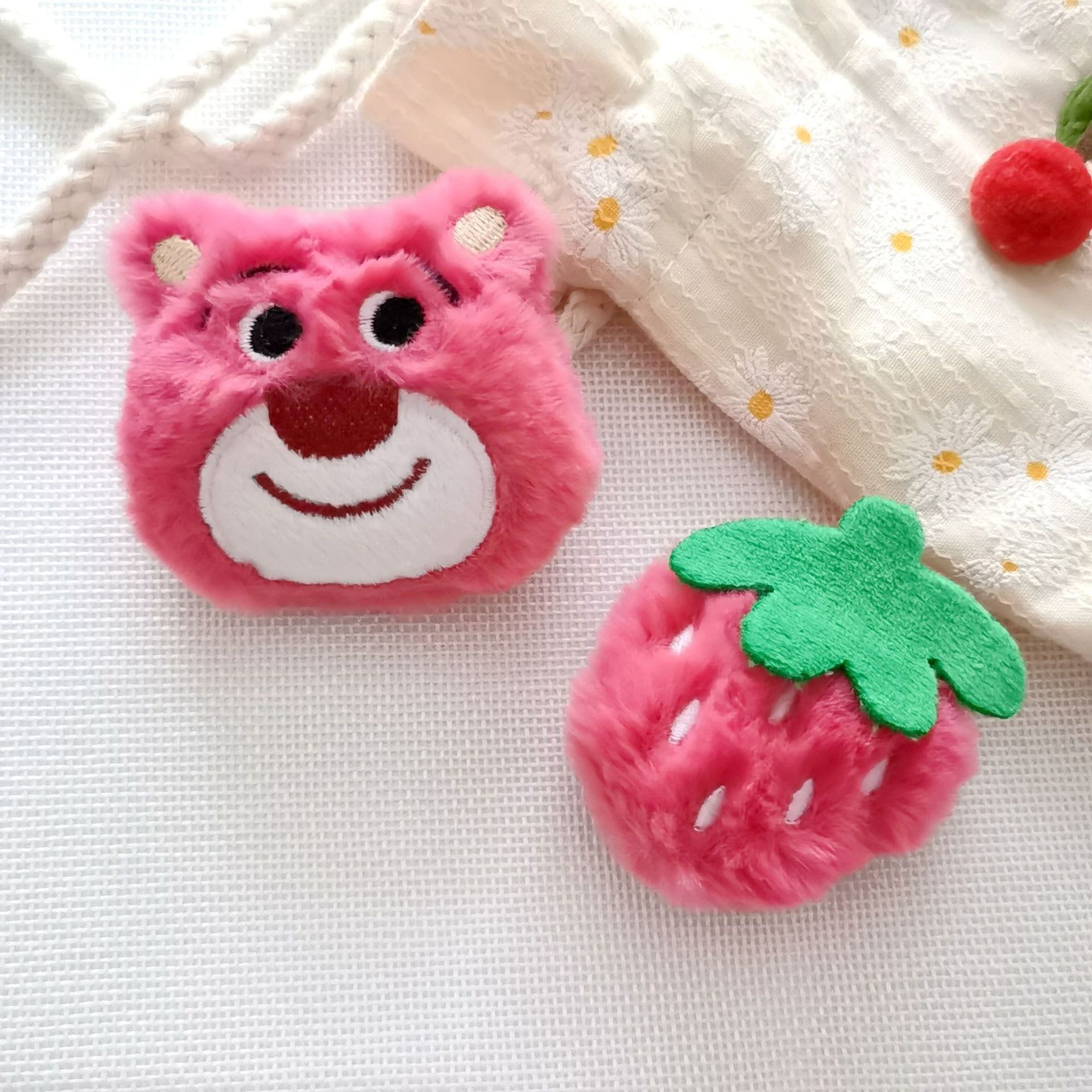 Cute Diy Plush Strawberry Bear Brooch Clothing Bag Decoration With Hand Hair Card Hair Head Accessories Accessories Specification drawing
