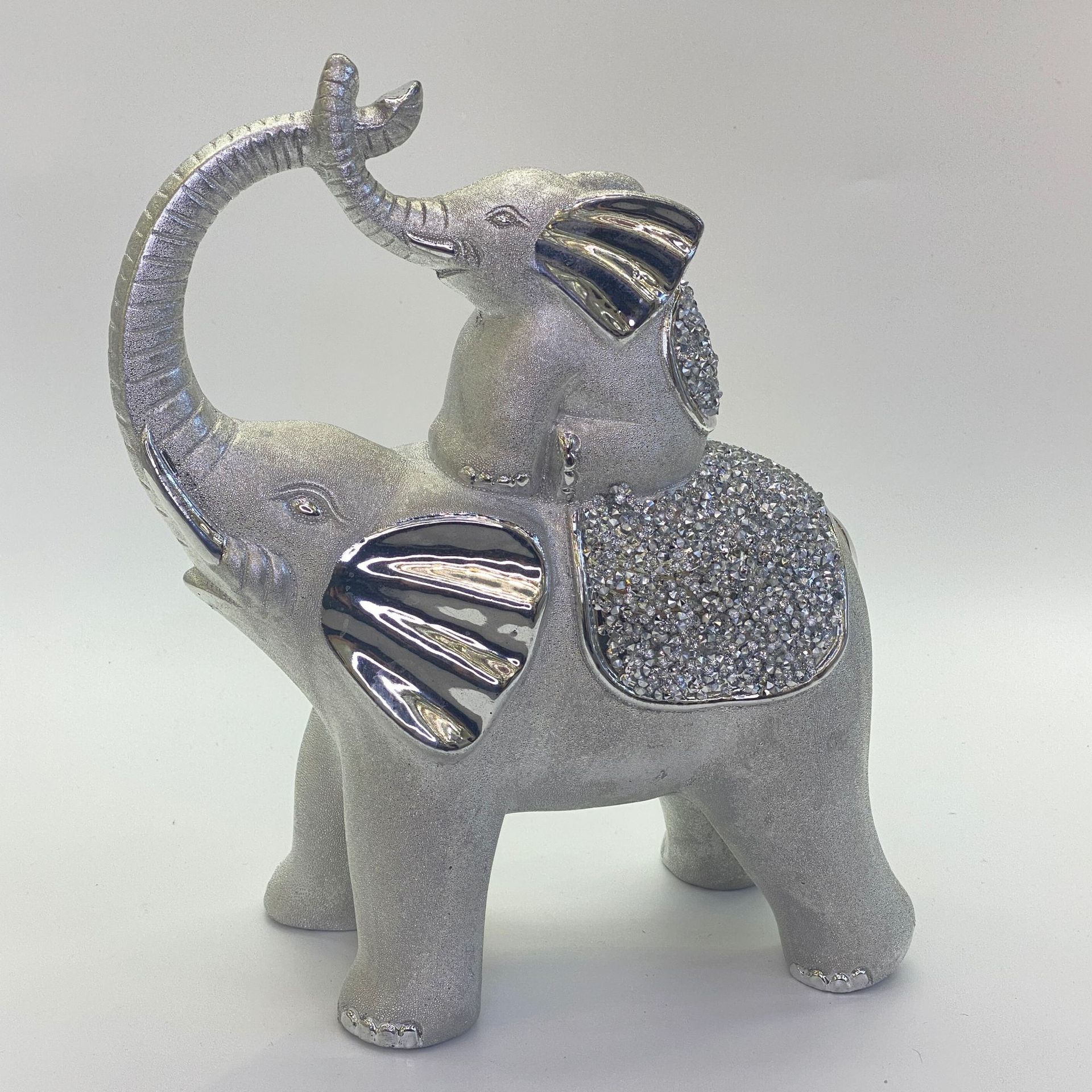Chinese-style home decoration items, creative three-dimensional jewelry boxes, storage boxes, handicrafts, creative handicrafts, gold and silver electroplated apple ornaments, home decoration handicrafts, fruit ornaments, pear handicrafts details Picture