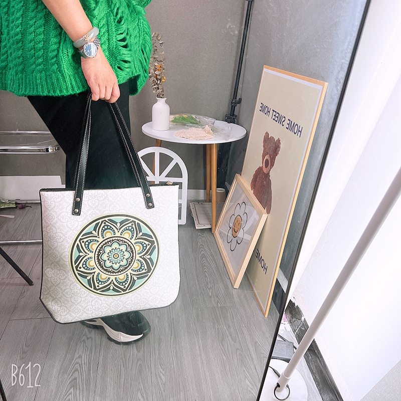 New women retro ethnic style single shoulder shopping bag Mommy bag portable shopping bag storage type fashion bag woman details Picture