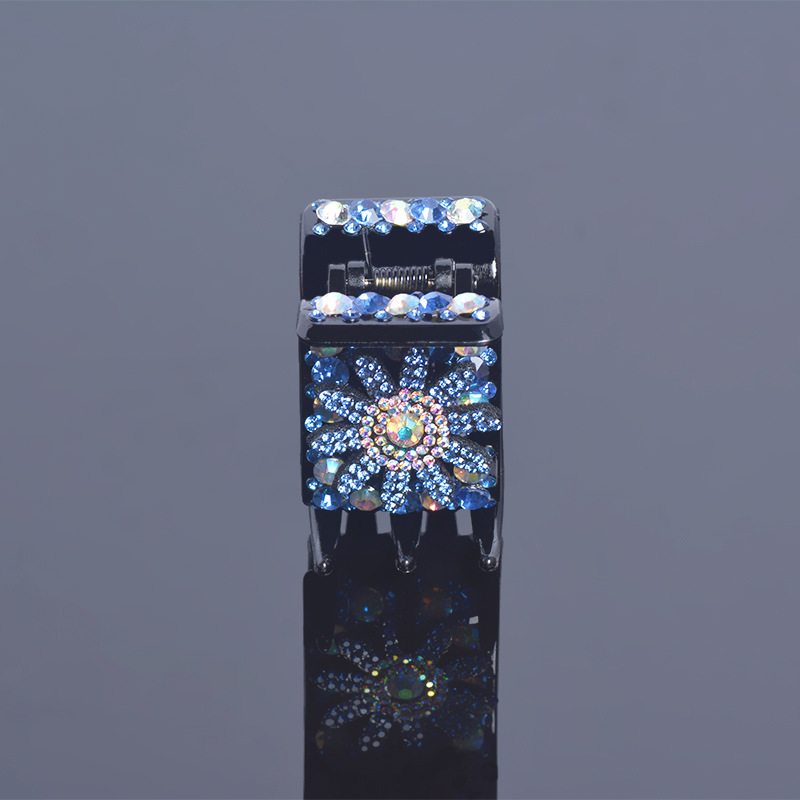 Wholesale Korean-style hair clips, small grappling clips, updo, diamond-encrusted back of the head, updo headwear, hair accessory manufacturer wholesale Application Scenario