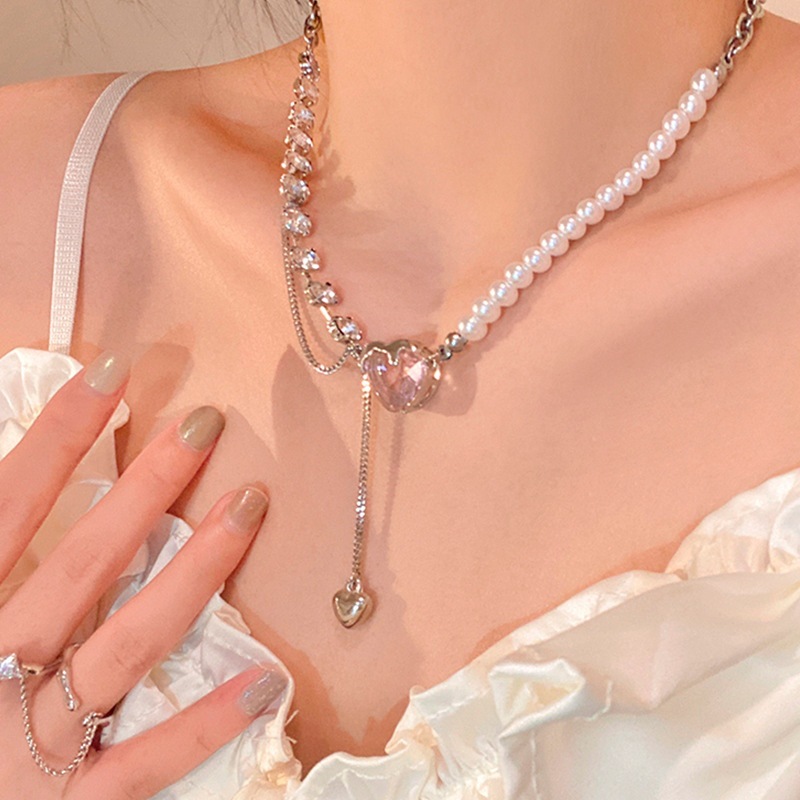 Fresh, sweet and pure, heart-shaped necklace for women, light luxury and niche design sense, zircon pearl collarbone chain wholesale for women Application Scenario