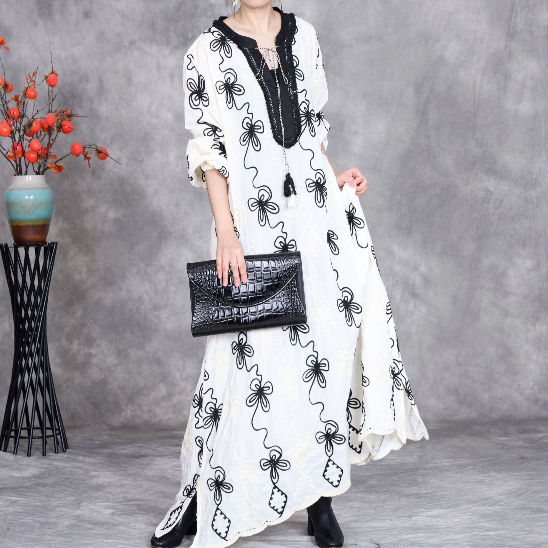 Spring 25 new pure cotton hand-embroidered dress, loose and elegant V-neck long-sleeved dress, a cross-border bestseller in Russia Application Scenario