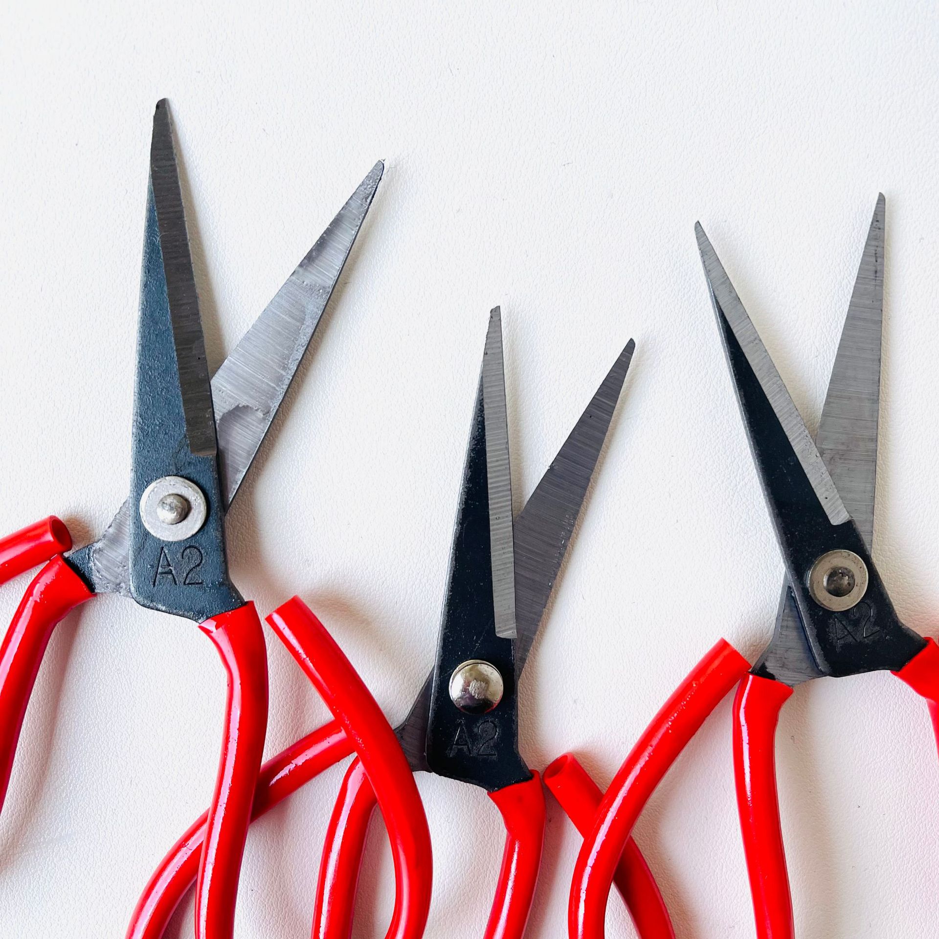 【 Zone 2-8 】 No. 2 Red Scissors 100 yuan per box 400 yuan per piece No. 2 Red Scissors Civilian scissors Household Scissors King Paper-cutting Tailor Large Leather Scissors wholesale 2 yuan Specification image