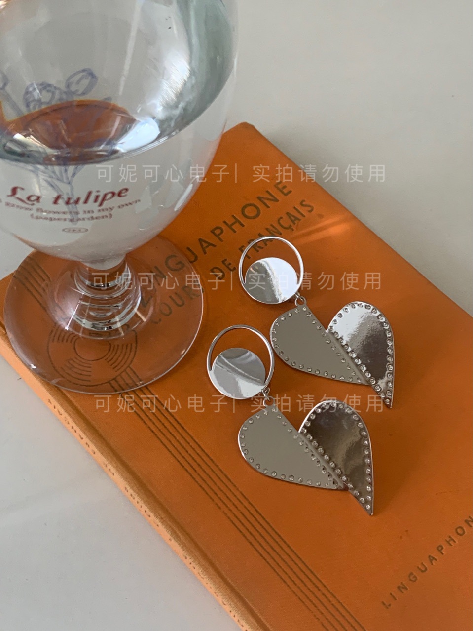 饰品/耳钉/耳饰/珍珠耳钉/耳钉爆闪细节图