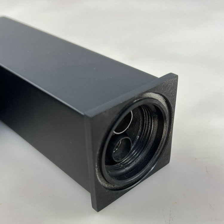 الصنبور ماء للحمام الأسود على المنضدة والحرارة، والحمامات ذات الفتحات أحادية الفتحات في الأحواض القصيرة