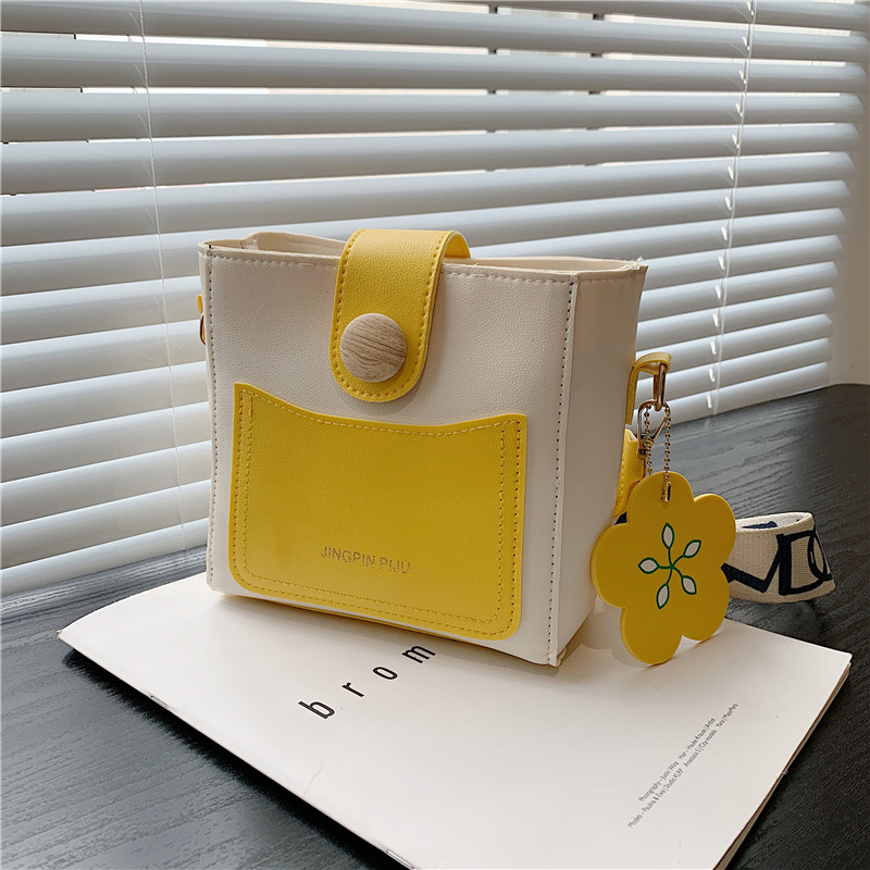 2021 Autumn New Retro Casual Bag Wide Shoulder Bucket Bag Korean Crossbody Bag Contrast Color Foreign Style Single Shoulder Bag