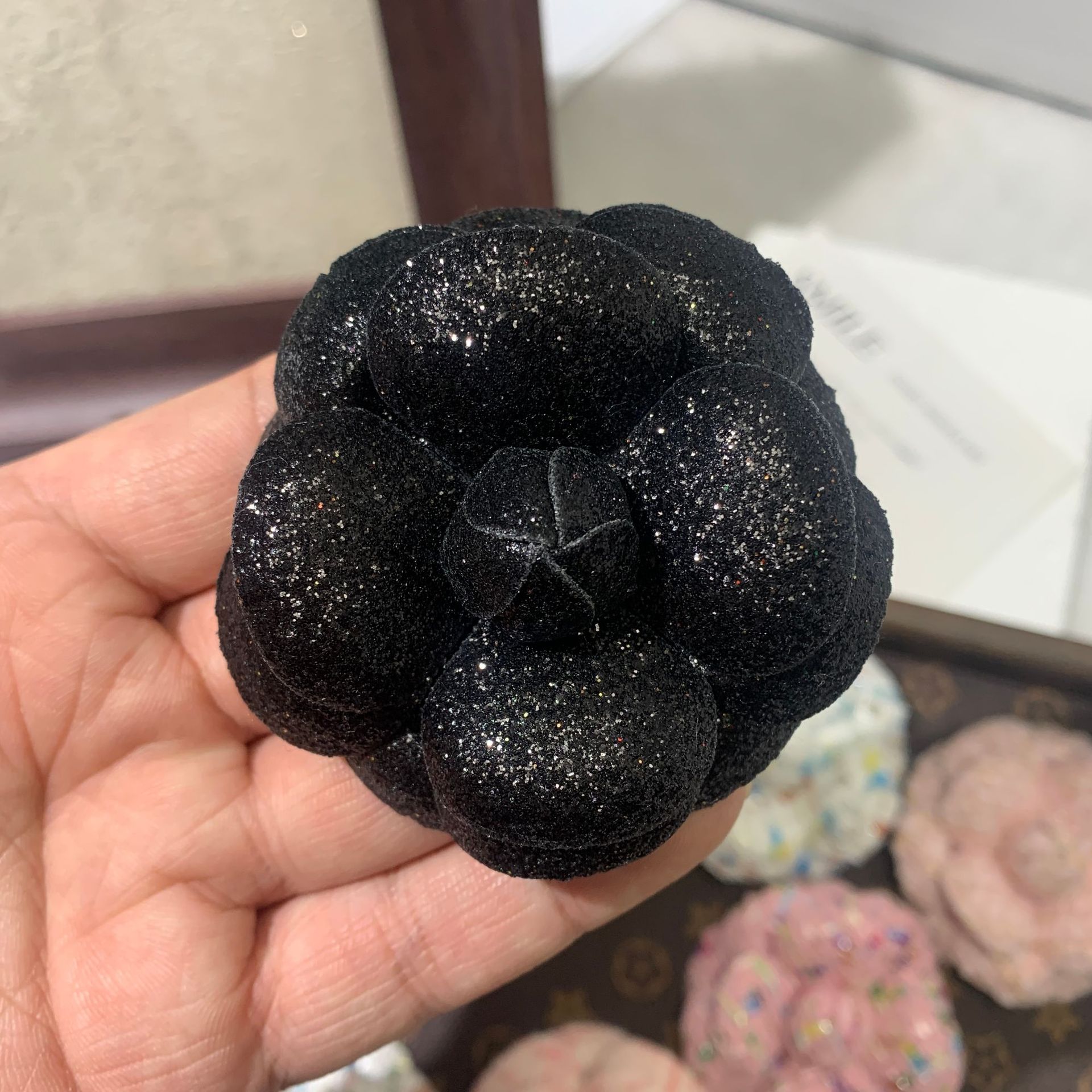 New 6.8cm high-end small fragrant flower nib super shaped flower camellia accessory brooch with a flower clip on the head Item Picture