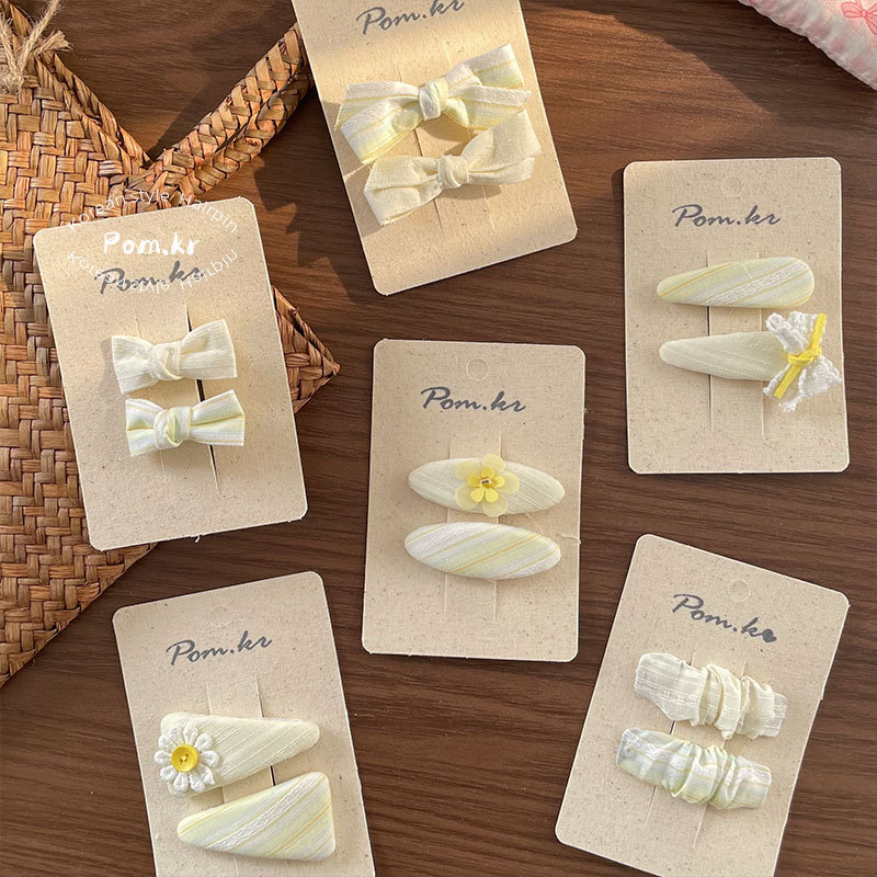 New Korean-style sweet cream-colored bow hair clips for girls, side bangs clips for girls, and fabric children's bye-bye clips Application Scenario