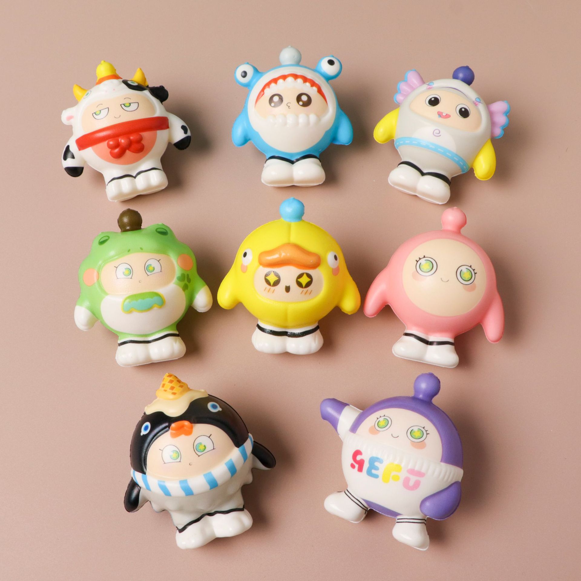 Sanrio, Ultraman, Slow Rebound, Beaver, Ruby, Mahjong, Dog Egg, stress-relieving street toys Application Scenario
