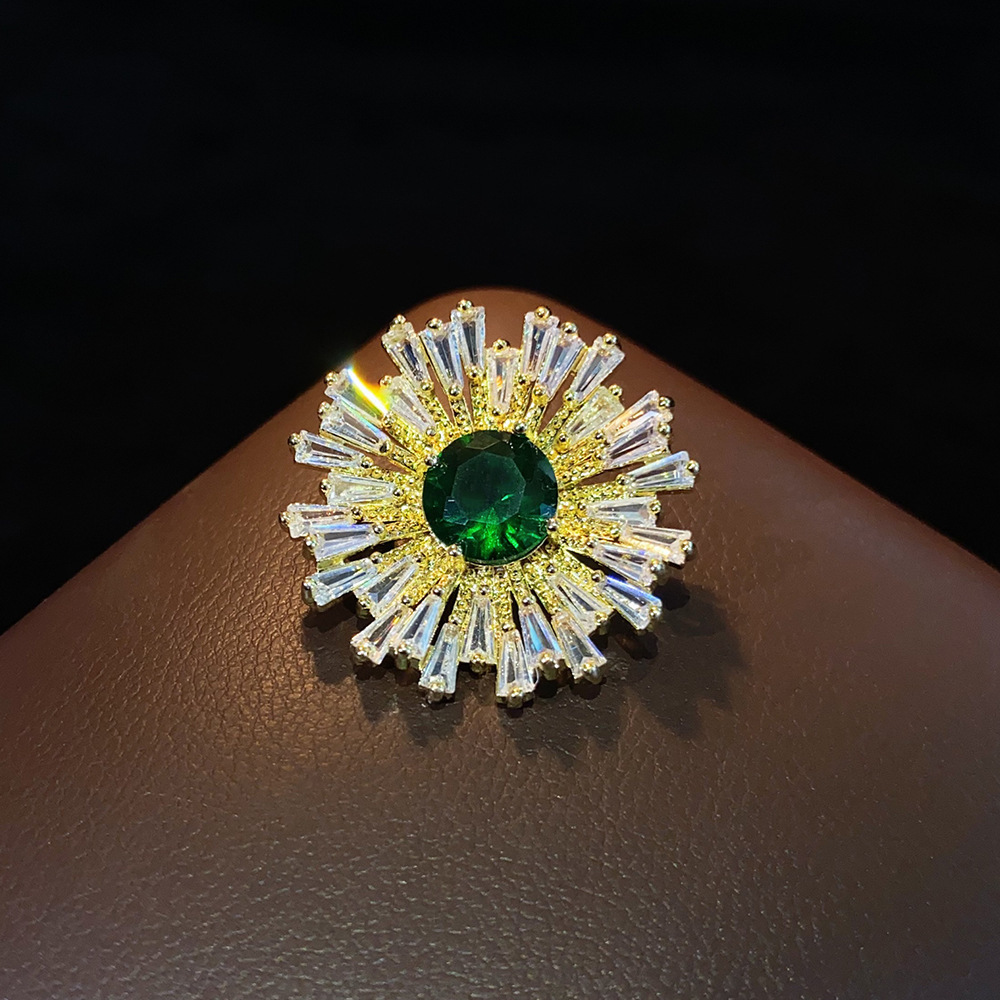The new cross-border fashion chrysanthemum large-carat zircon small brooch exudes an elegant and leak-proof style, featuring a collar and corsage
