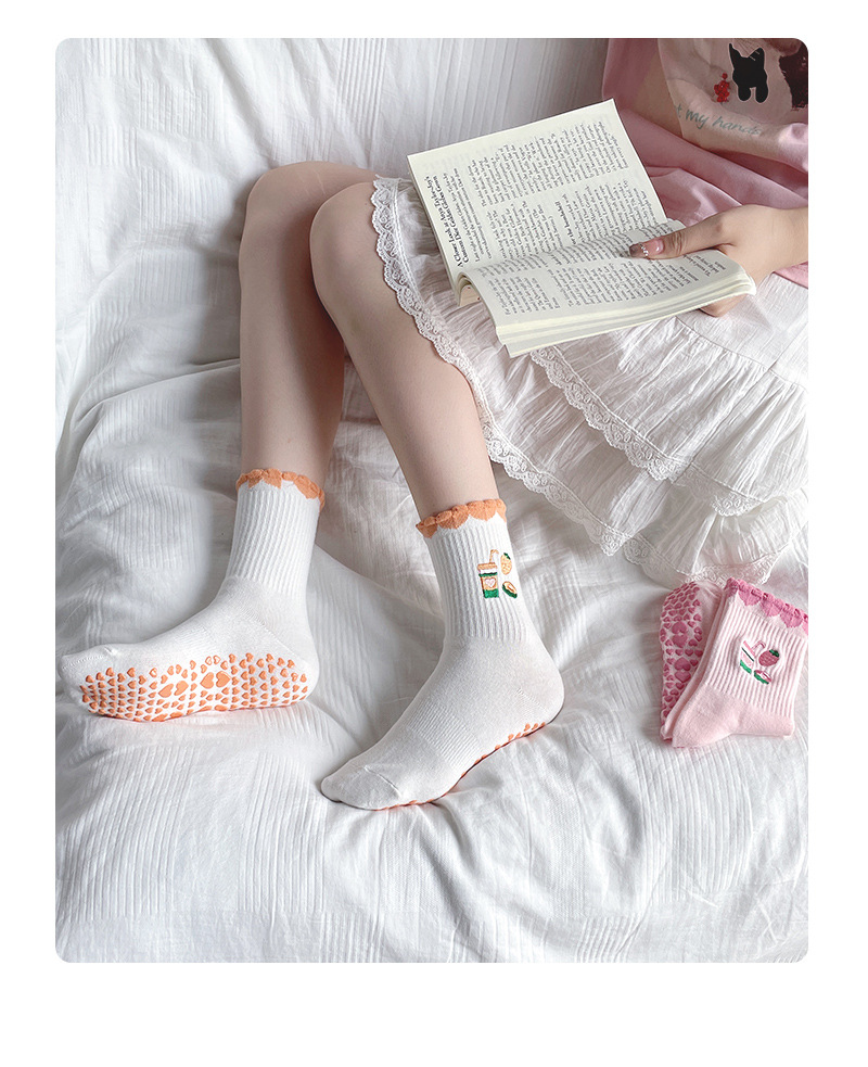 One-piece delivery of socks from the street stall for women, yoga, anti-slip mid-calf socks, cartoon embroidery, Pilates, fitness, shark pants, floor socks for women pic 16