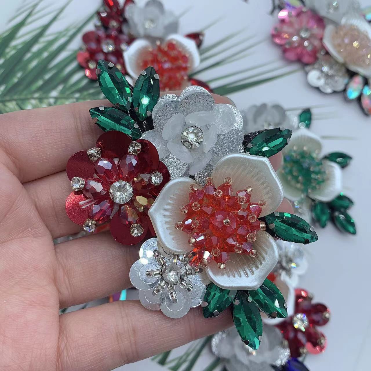 Lantong Spot Handmade Sticky Flower Glass Diamond Shell Crystal Flower Fashion Handmade Decorative Clothing Shoes Hat Application Scenario