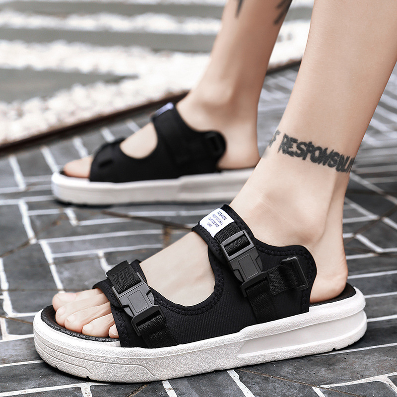 Men's Sandals Summer Korean Version Students New Casual Beach Shoes Trend Summer Men's Slippers Breathable Non-Slip Men's Shoes Application Scenario