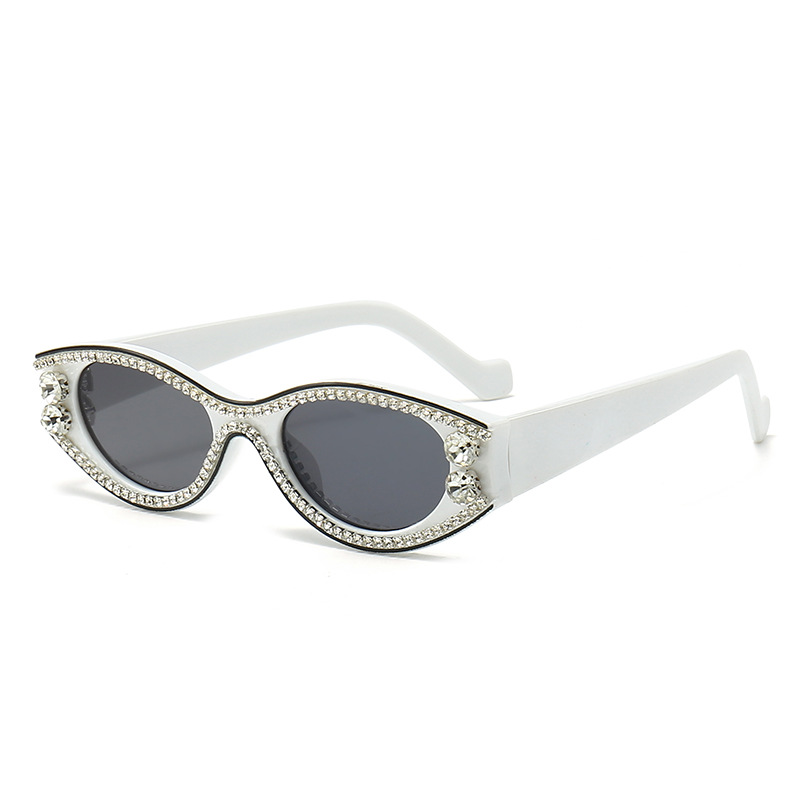 Europe And The United States Fashion New Large Frame Anti-Diamond Sunglasses Senior Sense Full Star Square Sunglasses Cross Border Glasses 5186 Application Scenario