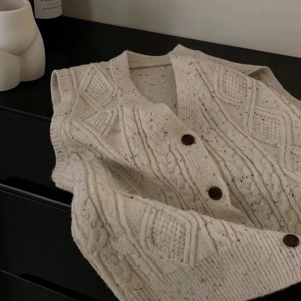 The new spring and autumn style of women's knitted cardigan, vest and polka dot yarn layering casual single-breasted top is trendy for women