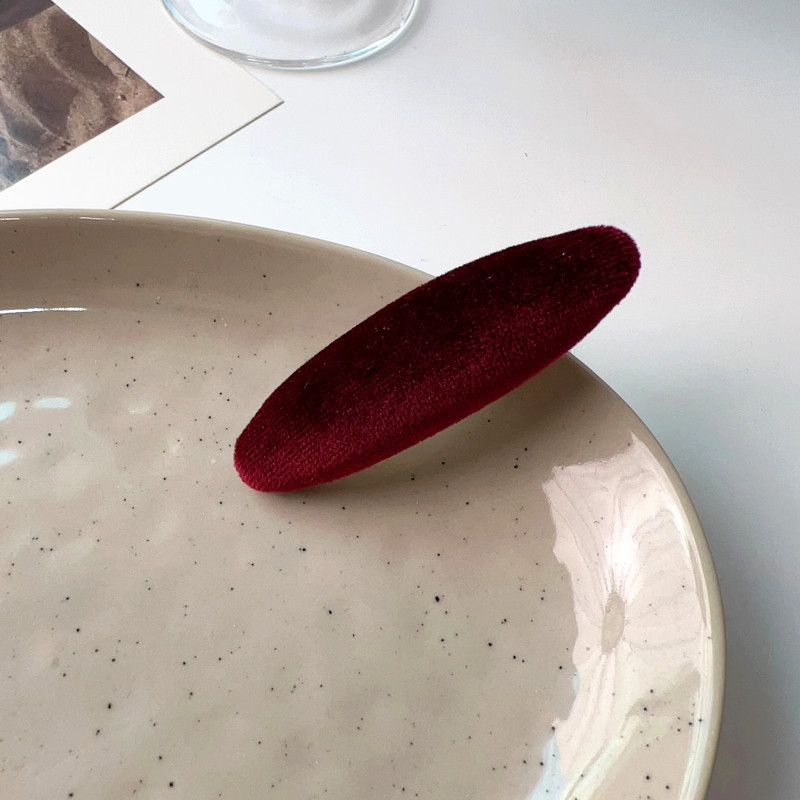 Autumn/Winter 2022 Neo-French Vintage Velvet Duck Bill With Sponge Bread Fringe With Side Clip With Premium Touch Application Scenario