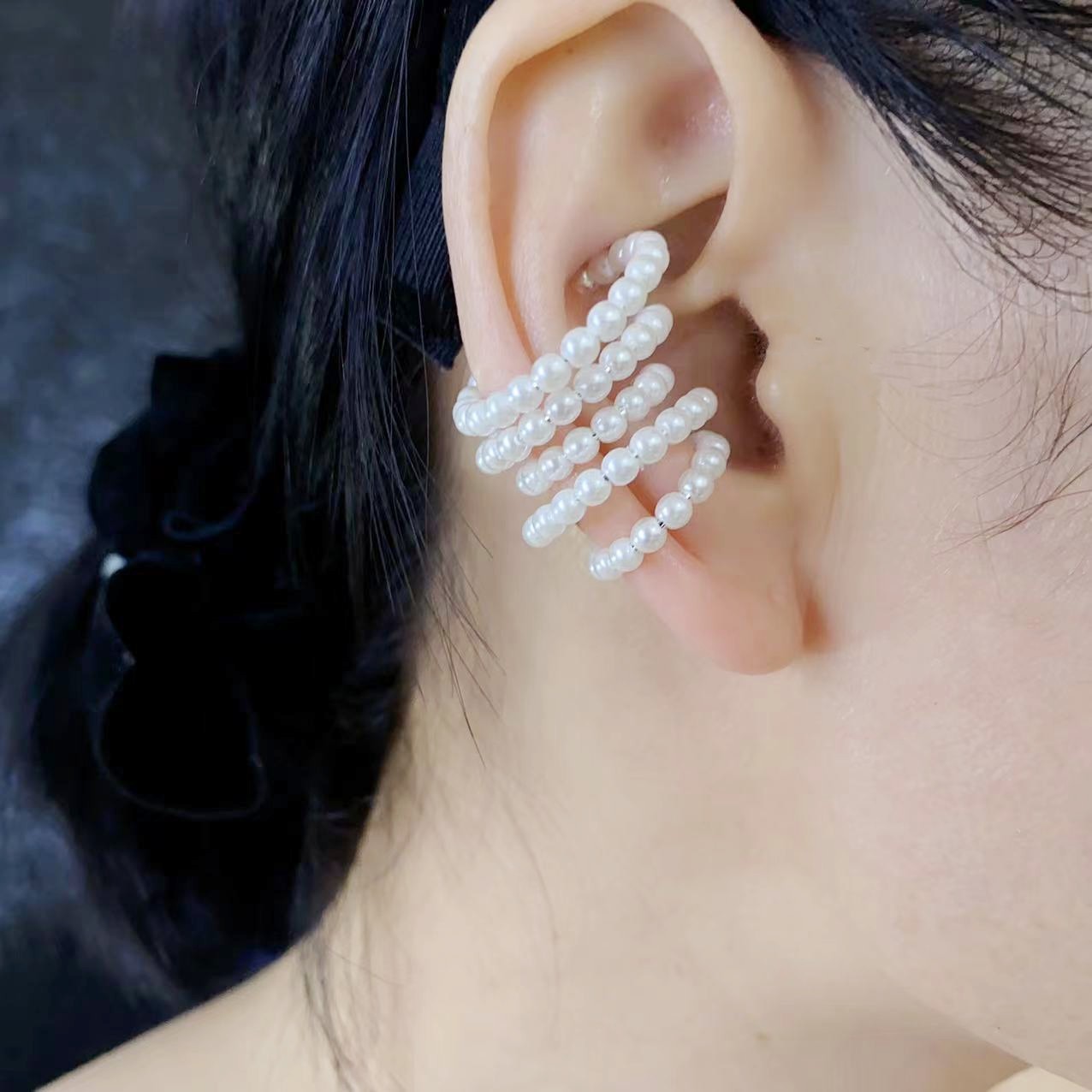 Multi-layer pearl ear bone clip French earrings for women, 2024 new, niche and high-end ear-clip earrings