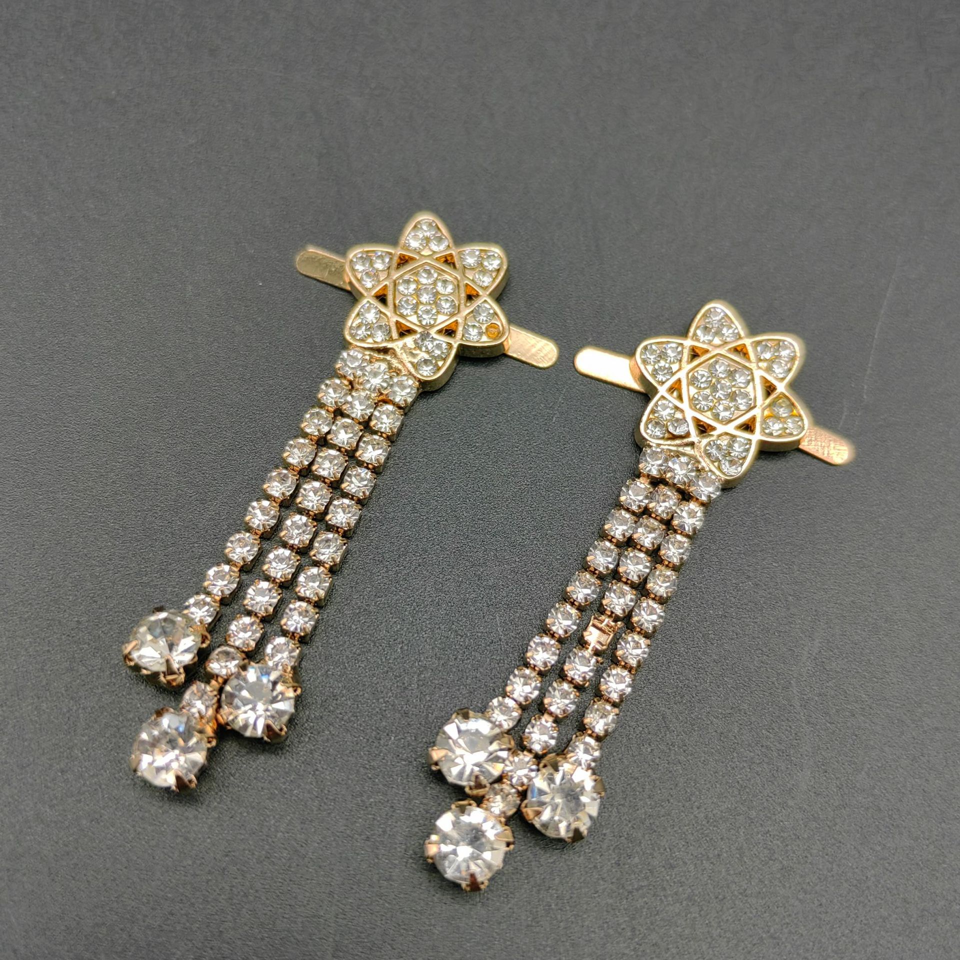Wholesale Metal Tassel Shoe Accessories Diamond Chain Shoe Buckle Burn Welding Buckle Shoes Flower High Heels Clothes Bag Diy Accessories Application Scenario