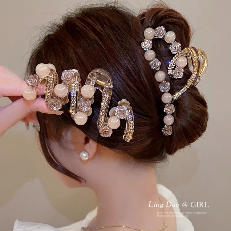 Elegant little camellia flower bead claw clip, large hair volume, high-end updo shark clip for women at the back of the head Specification image